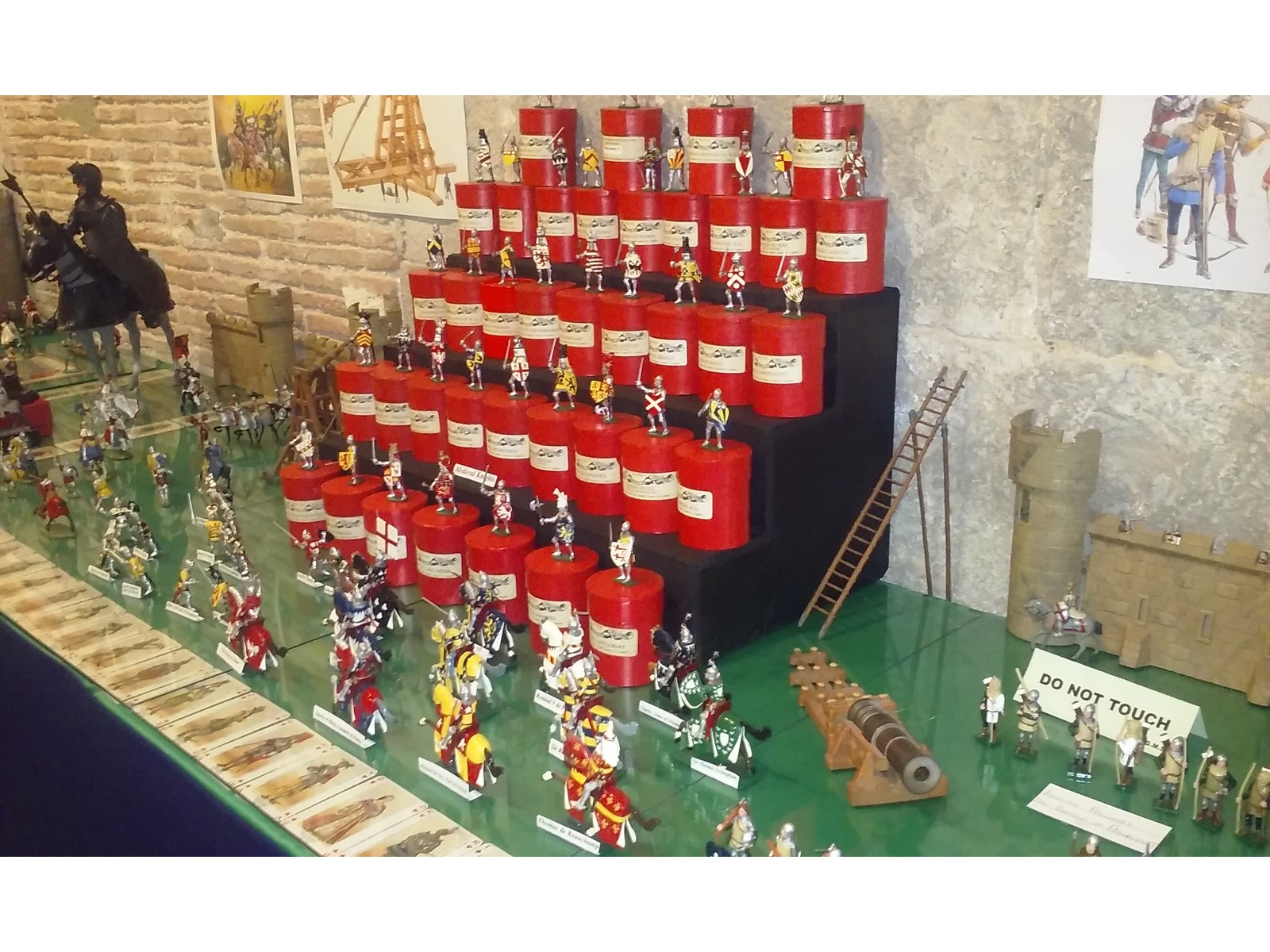 Colección de miniaturas de tema medieval.jpg